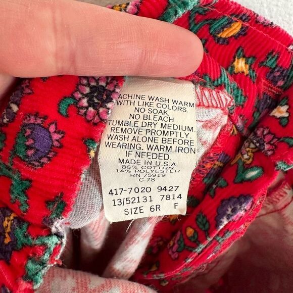 Oshkosh B’gosh Kids 90s Era Red Paisley Floral Corduroy Pleated Front Balloon Ta - Picture 10 of 11